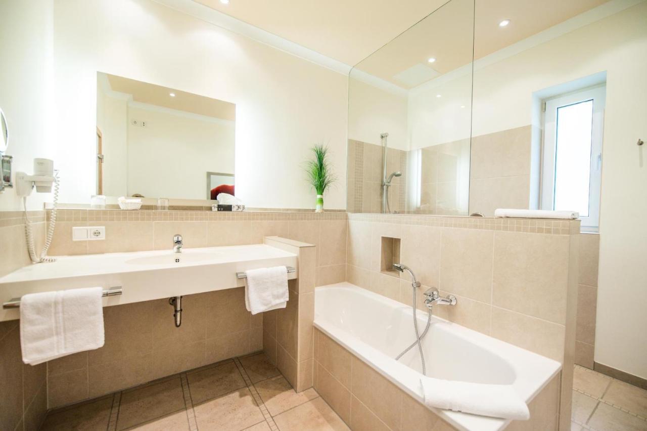 Hotel Hanses-Braeutigam Schmallenberg Bagian luar foto