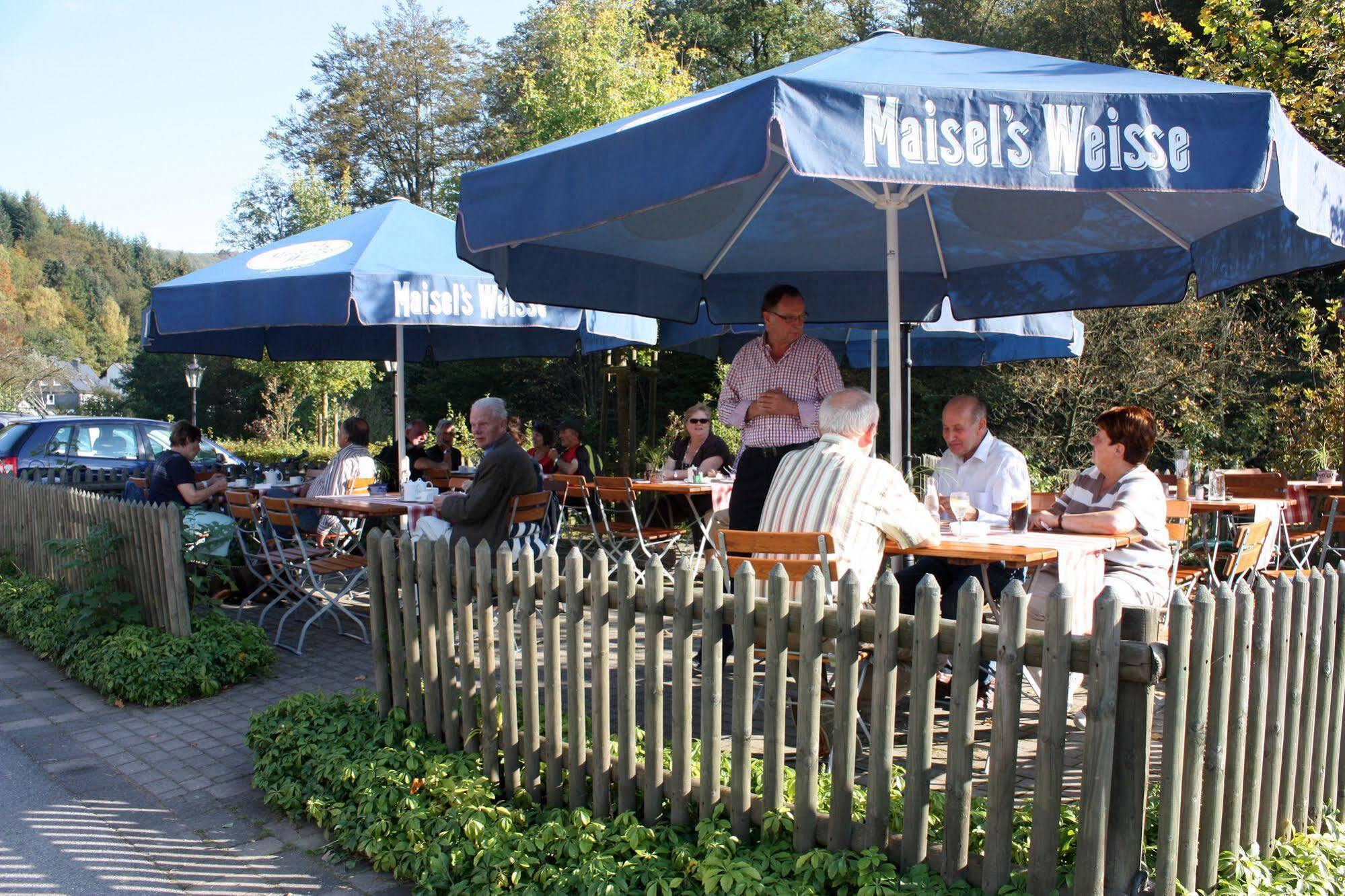 Hotel Hanses-Braeutigam Schmallenberg Bagian luar foto